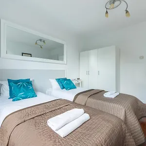Unitapartament Short Rent In By Metro Station Rondo Onz With 3bedrooms 22 Warszawa